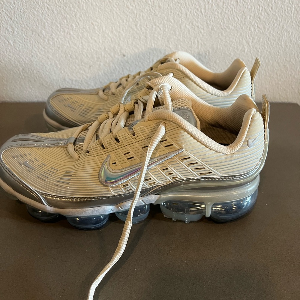 Nike sneakers size 9